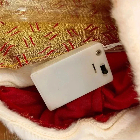 Battery Operated Light Up Santa Christmas Tree Topper Decoration With Lantern - Picture 6 of 13